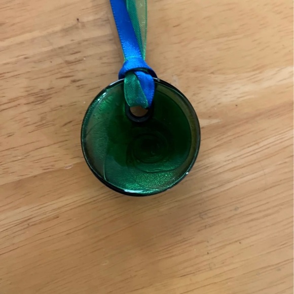 Unusual pendant on ribbon - Picture 3 of 4